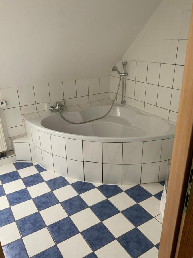 Ferien/ Monteurzimmer Mit Gemeinsam Wozi, Kue, Bad, Wlan Magdeburg Dış mekan fotoğraf